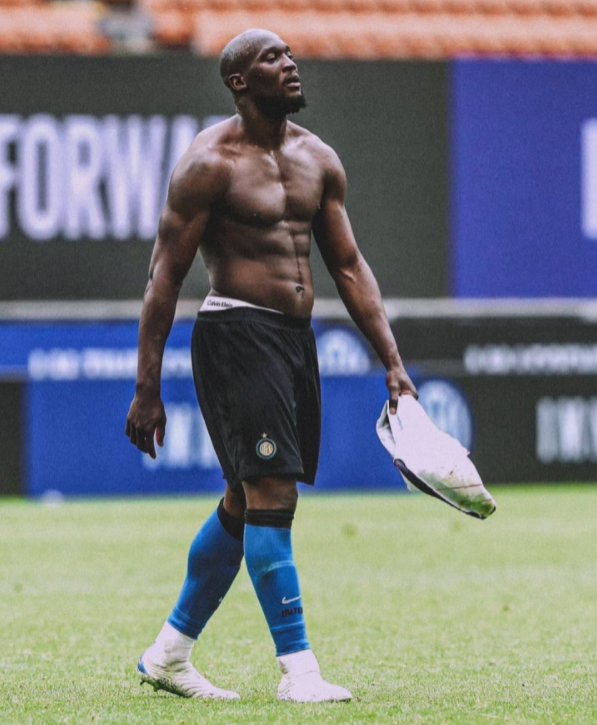 로멜로 루카쿠 새 여자친구 피지컬 - 디쁠