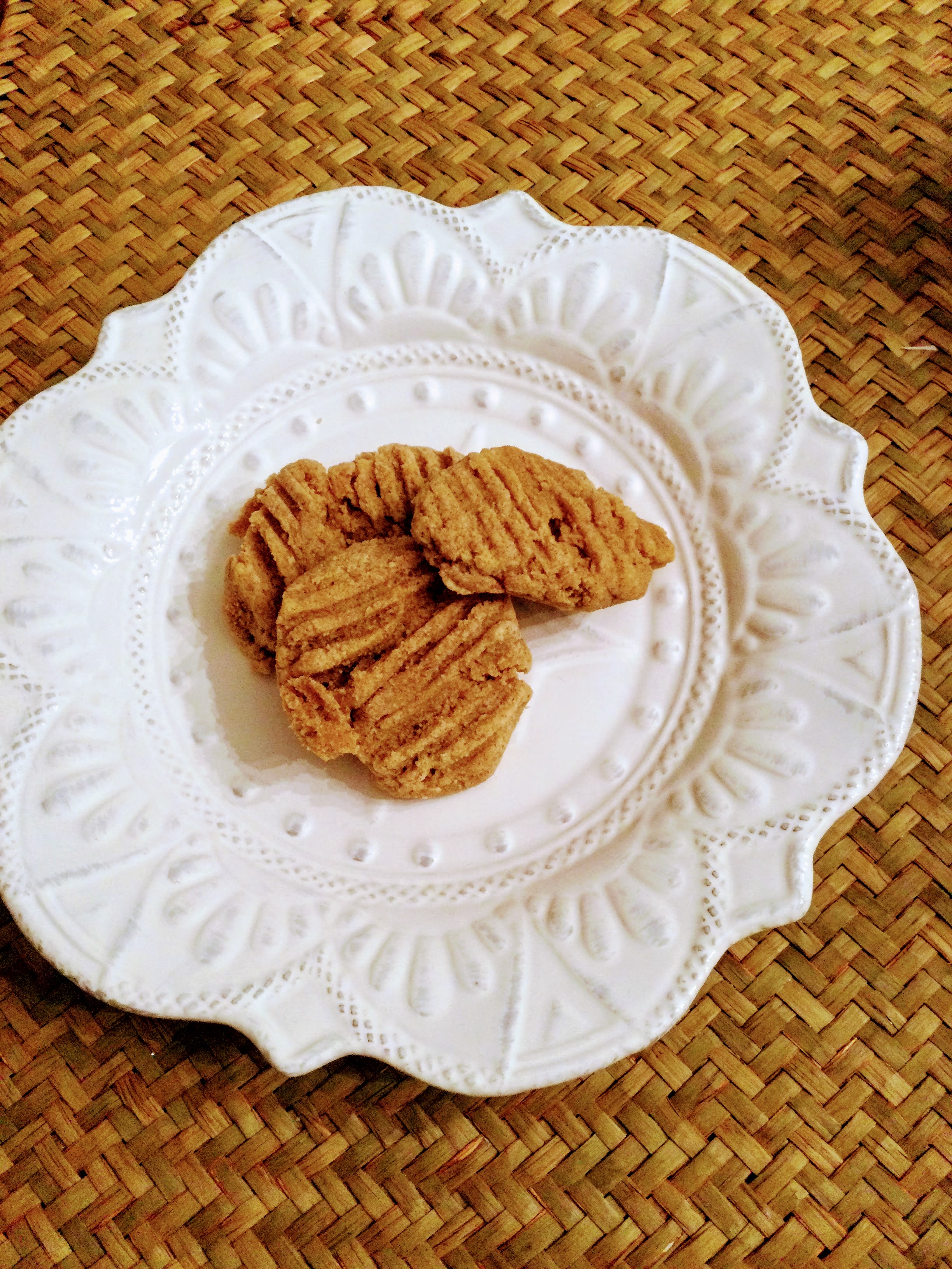 Almond Cinnamon Cookies Vintage Style Gal