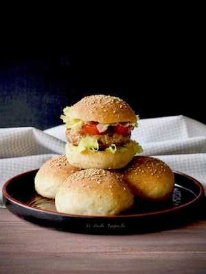 Burger buns e hamburger fatti in casa