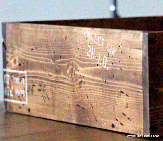 How to Build a Rustic Shipping Crate How to Build a Rustic Shipping Crate