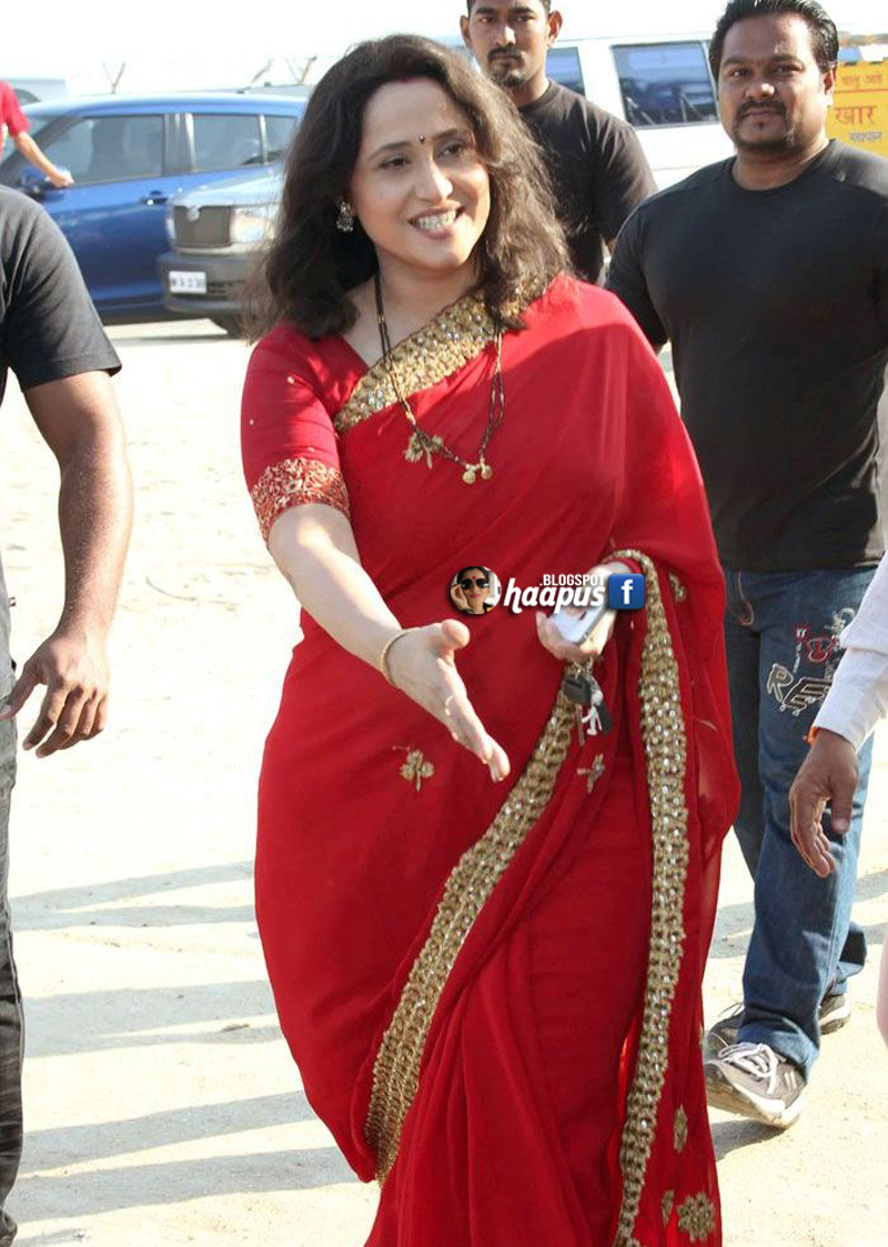 Nishigandha Wad in Red Saree | Cute Marathi actresses, bollywood,  hollywood, south girls