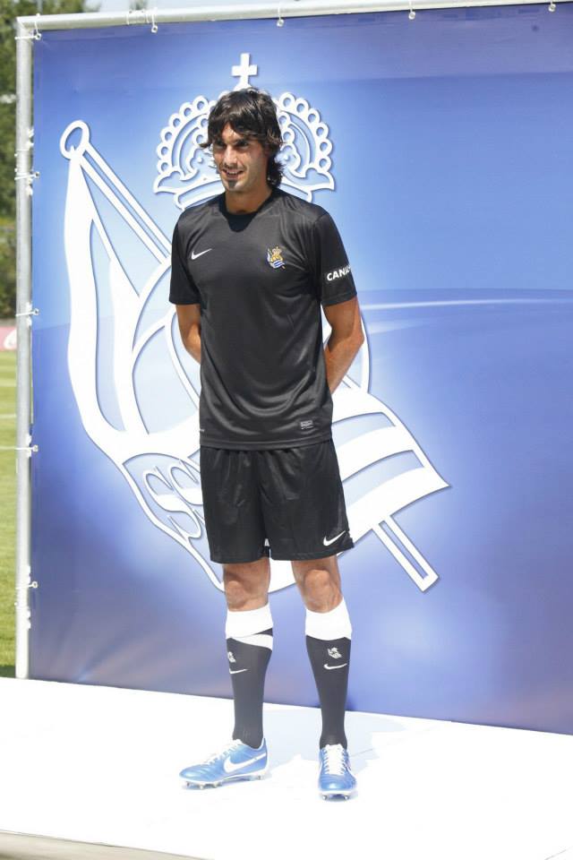 Real Sociedad 13-14 (2013-14) Home and Away Kits Released - Footy Headlines