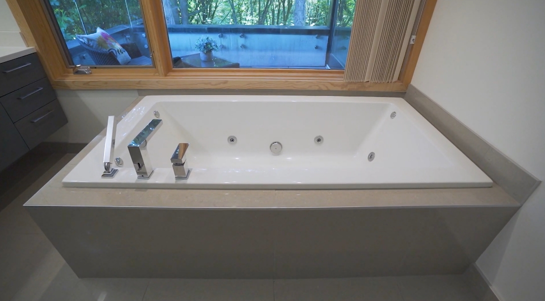 26 Interior Design Photos vs. 2037 Westview Dr, North Vancouver, BC Luxury Home Tour