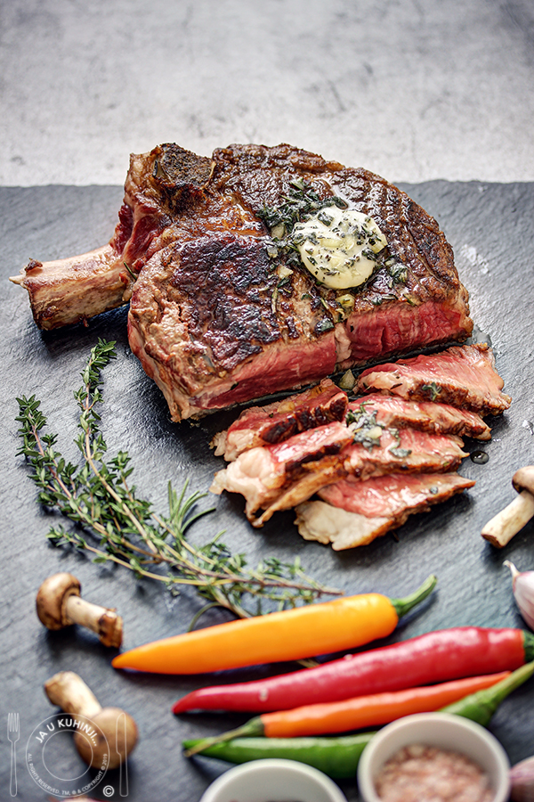 Rib eye steak sa aromatičnim puterom