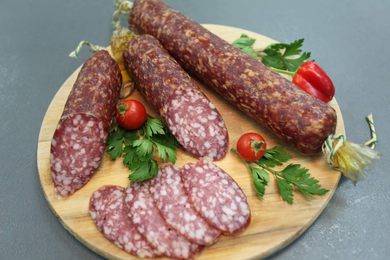 Колбаса венгерская сырокопченая