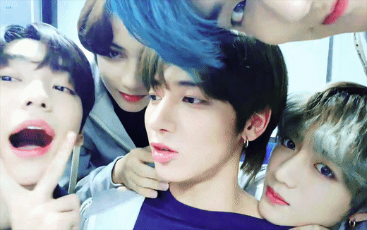 CooperativeGargantuanKingbird-size_restr