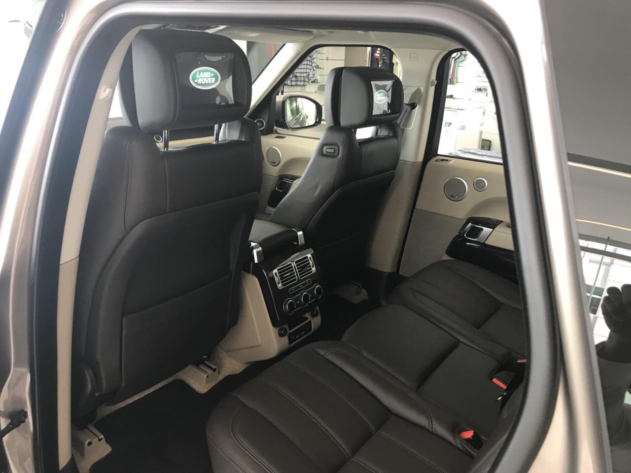 Giá Xe Range Rover Động Cơ Xăng Supercharged Đời Mới Màu Vàng Ánh Kim Model 2018, Xe Range Rover LWB Đời Mới 2019 Nhập khẩu nguyên chiếc và chính hãng tại việt nam