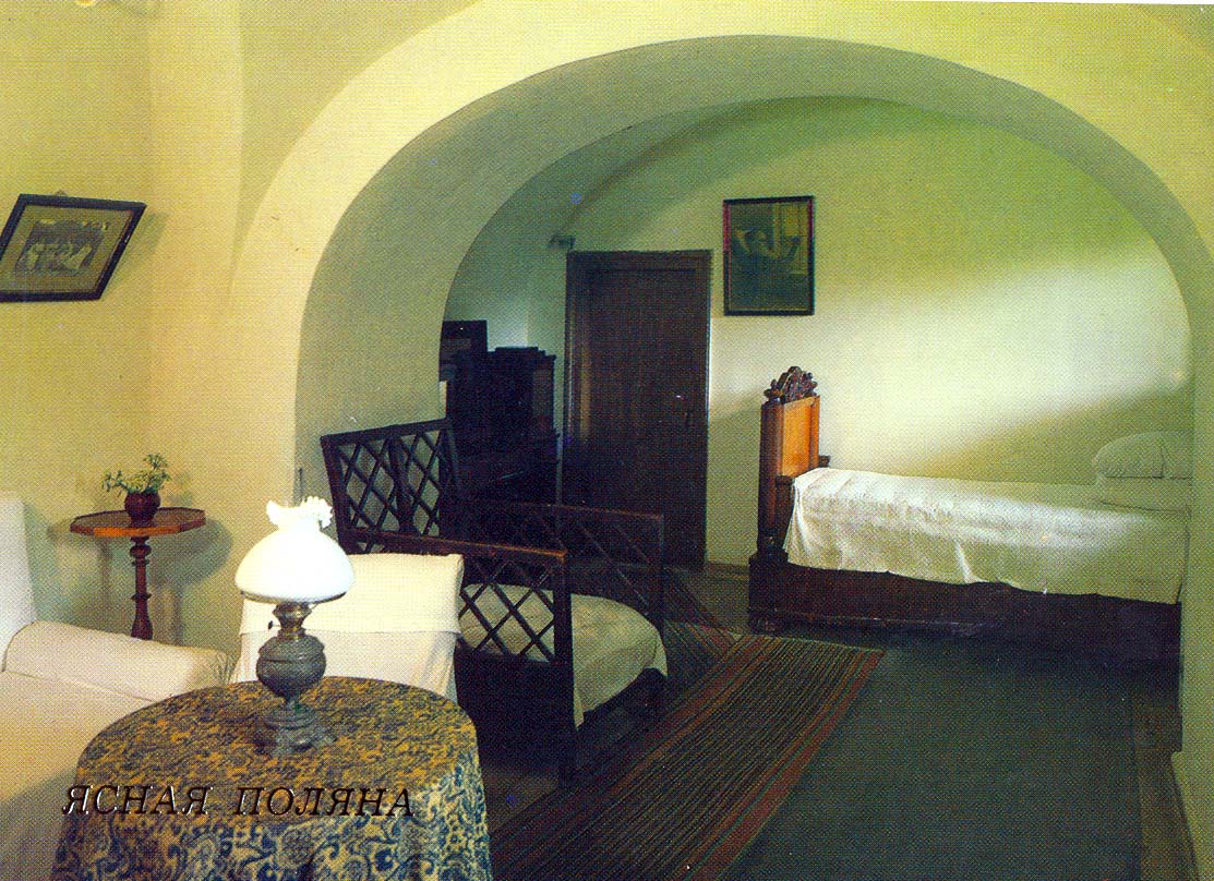 дом толстого в ясной поляне комната под сводами. комната под сводами толстого в ясной поляне. дом толстого в ясной поляне комната под сводами. в усадьбе толстого комната под сводами. толстого.