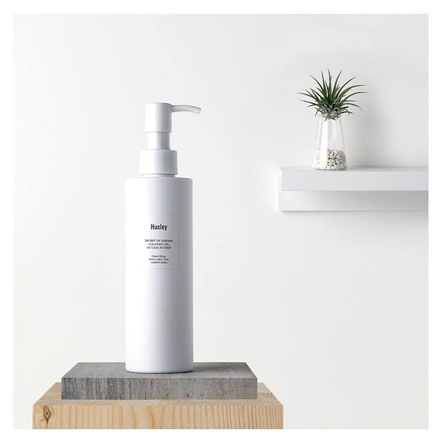 sua rua mat Huxley Cleansing Gel