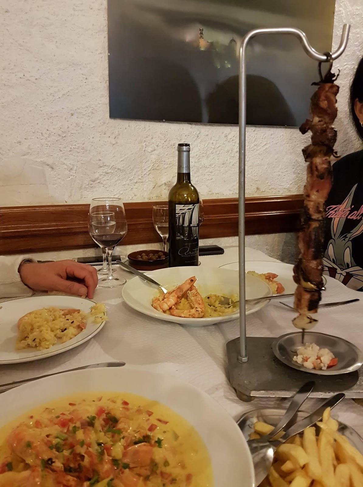 O cão que fuma... [Pernoitar, comer e beber fora] A Toca do Júlio uma