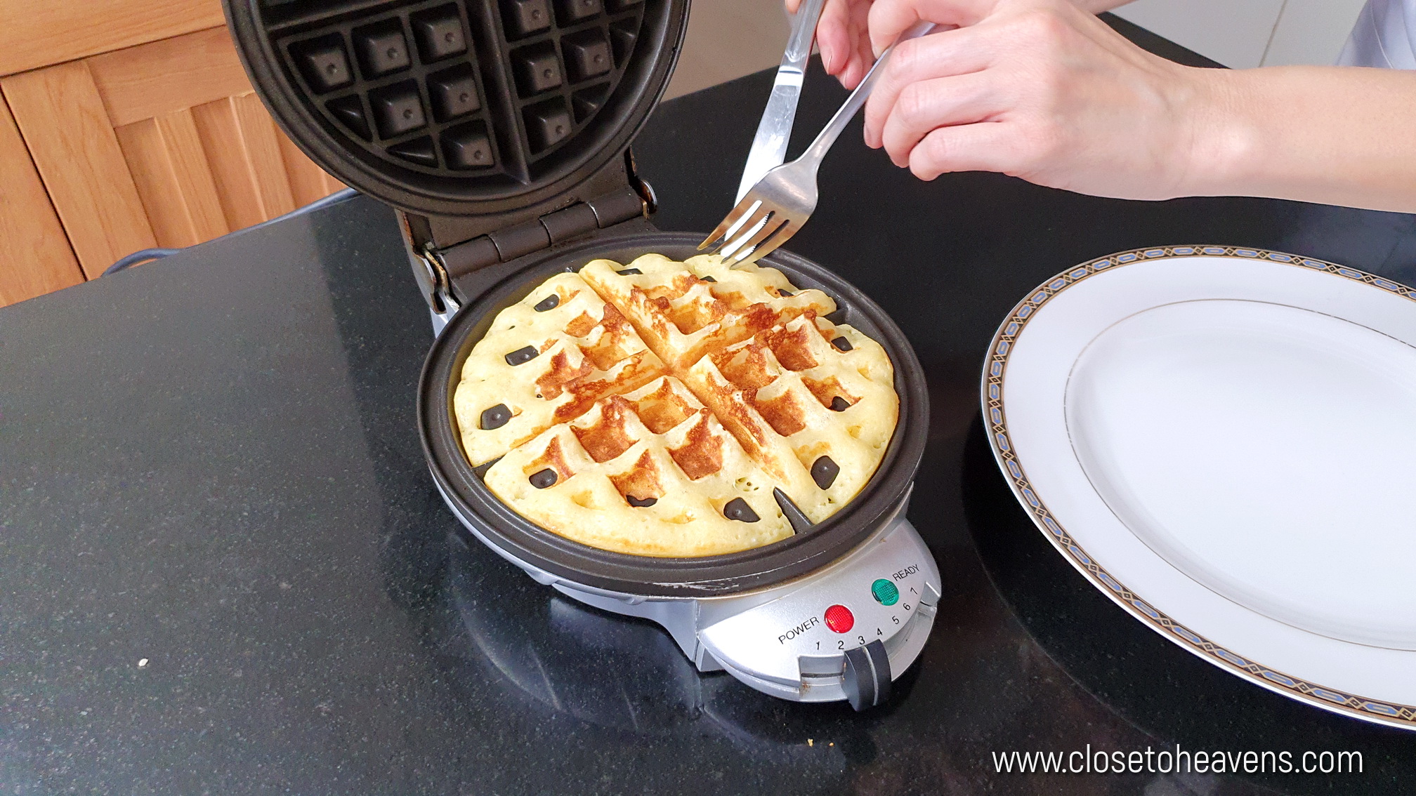 Easy Buttermilk Waffles สูตรวาฟเฟิล ทำง่ายที่สุดในโลก