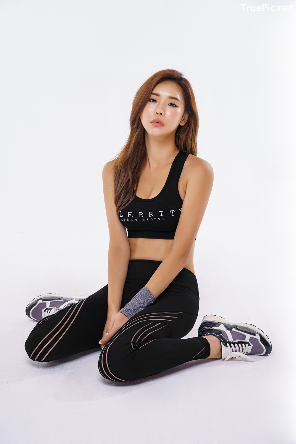 Image-Korean-Fashion-Model-Park-Da-Hyun-Celebrity-Black-Indoor-and-Outdoor-Fitness-Set-TruePic.net- Picture-37