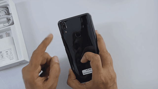 كل ما تود معرفته عن مواصفات و مميزات و عيوب هاتف Vivo V9 الجديد كل ما تود معرفته عن مواصفات و مميزات و عيوب هاتف Vivo V9 الجديد