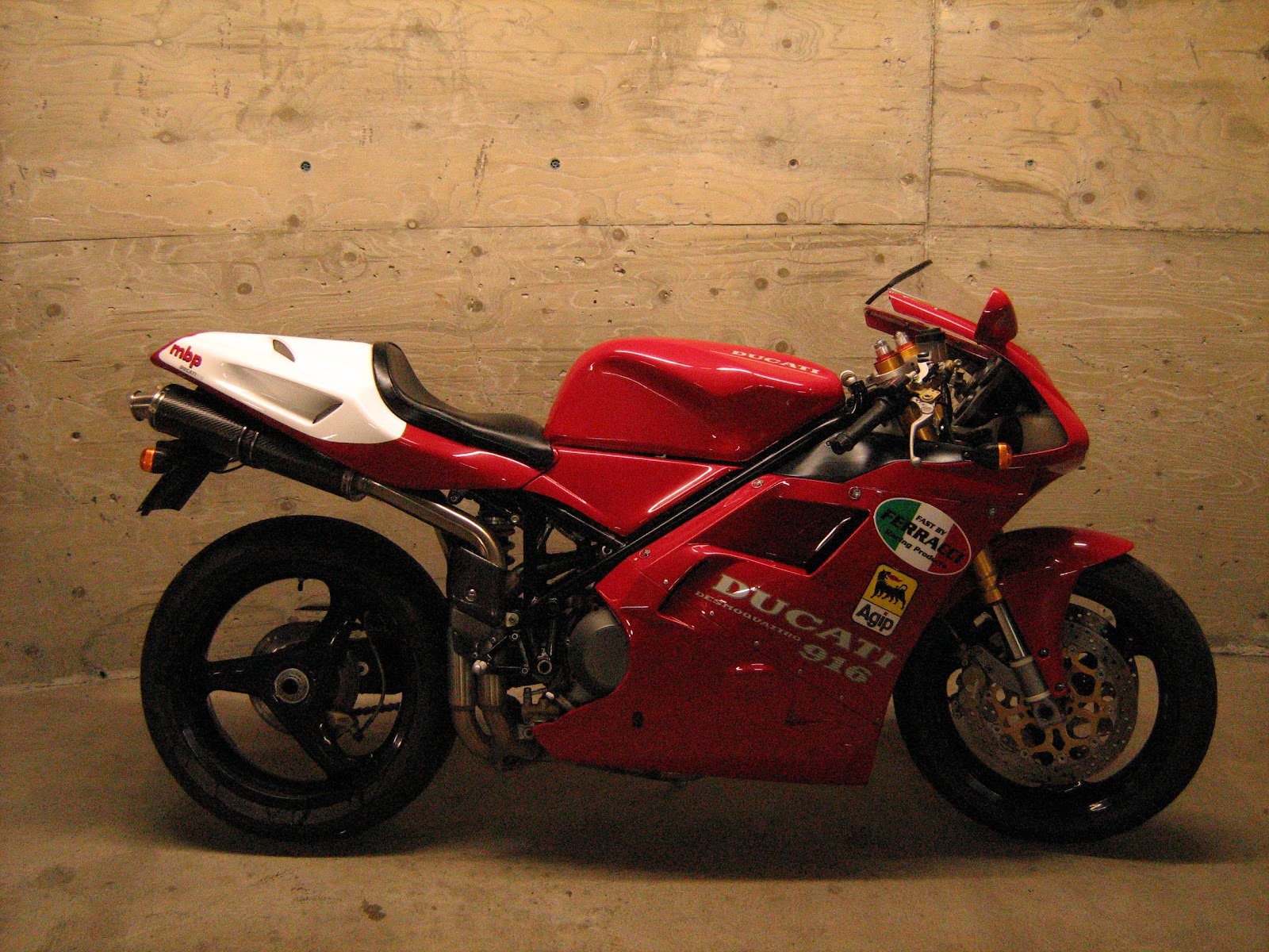 Ducati 916