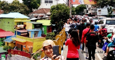 Kampung Warna Warni Jodipan Malang Lokasi Kampung Warna Warni Jodipan berada di bantaran sungai Brantas Kampung Warna Warni Jodipan Malang