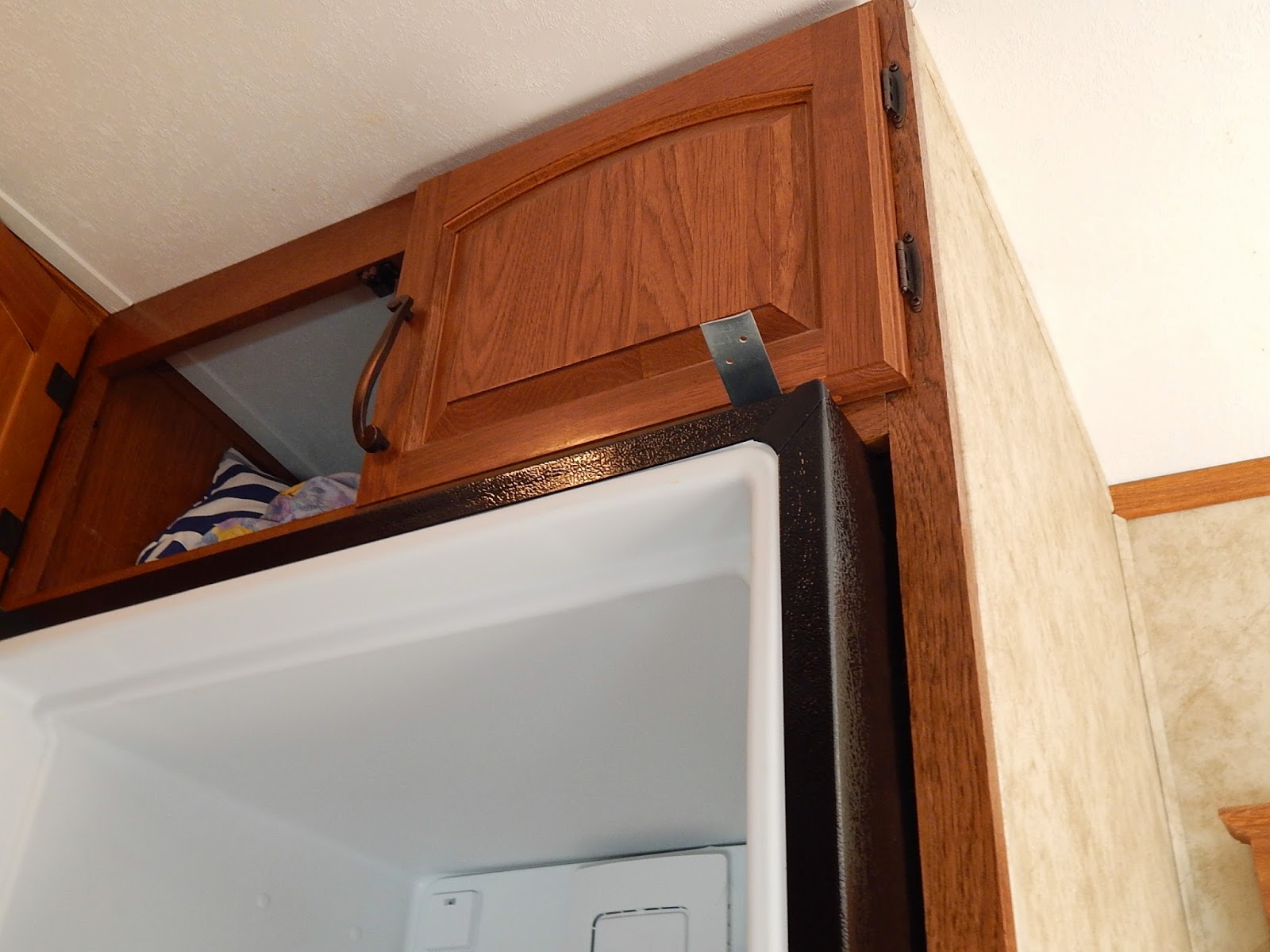 Ray and Cindy's RV Travels: New Fridge is In