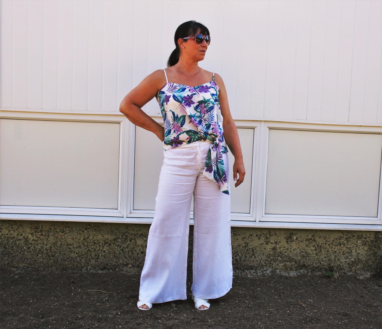 Relaxed Linen Outfit for Summer  How to style linen pants, Linen