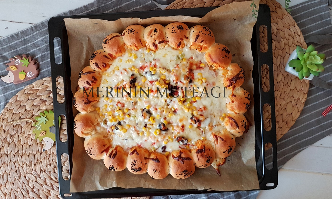 KENARLARI PEYNİR DOLGULU PİZZA TARİFİ KENARLARI PEYNİR DOLGULU PİZZA TARİFİ