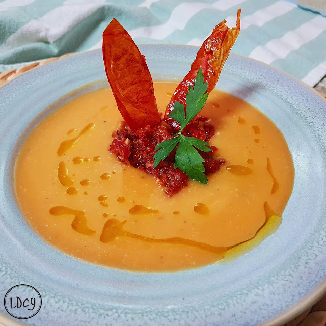 Crema De Calabaza Con Concassé De Tomate
