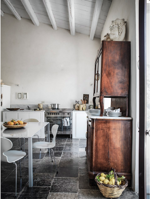 A natural stone house in Noto, Sicily