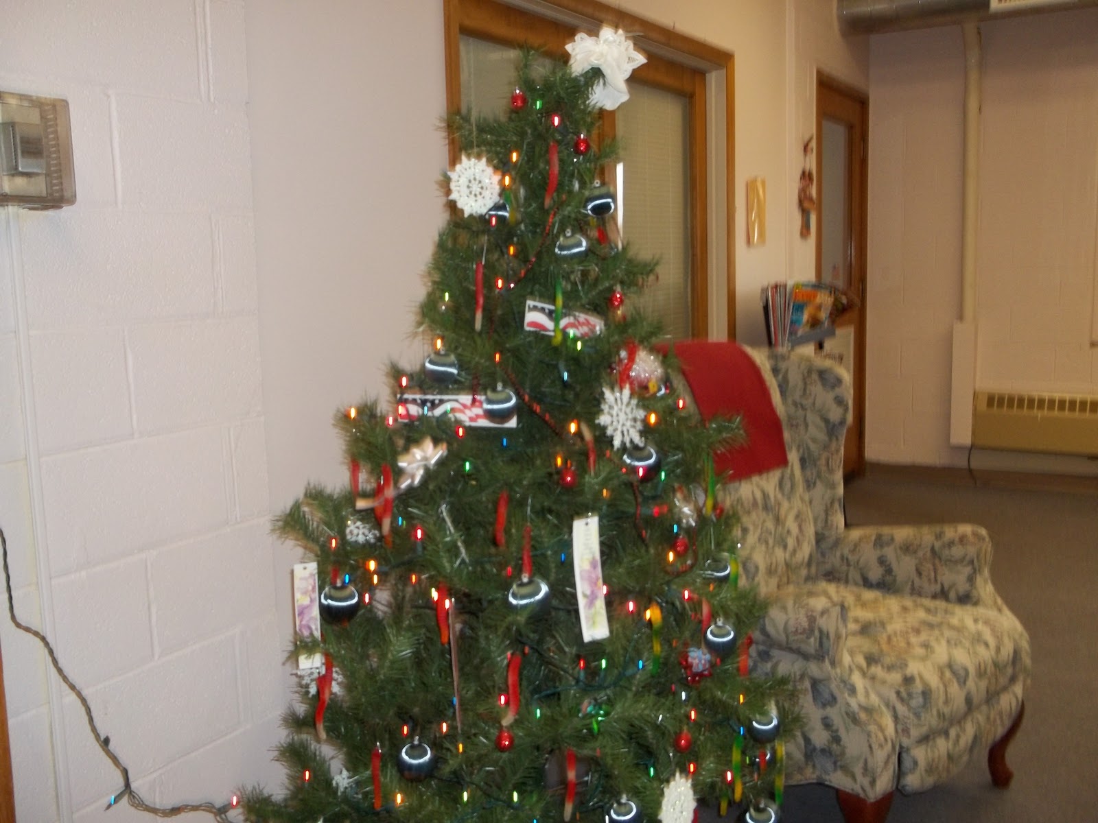 Cozy Christmas Corner: A Day of Trimming the Trees