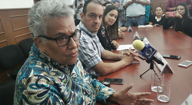 Los ciudadanos no tienen la obligación de tapar baches: Rosa Márquez
