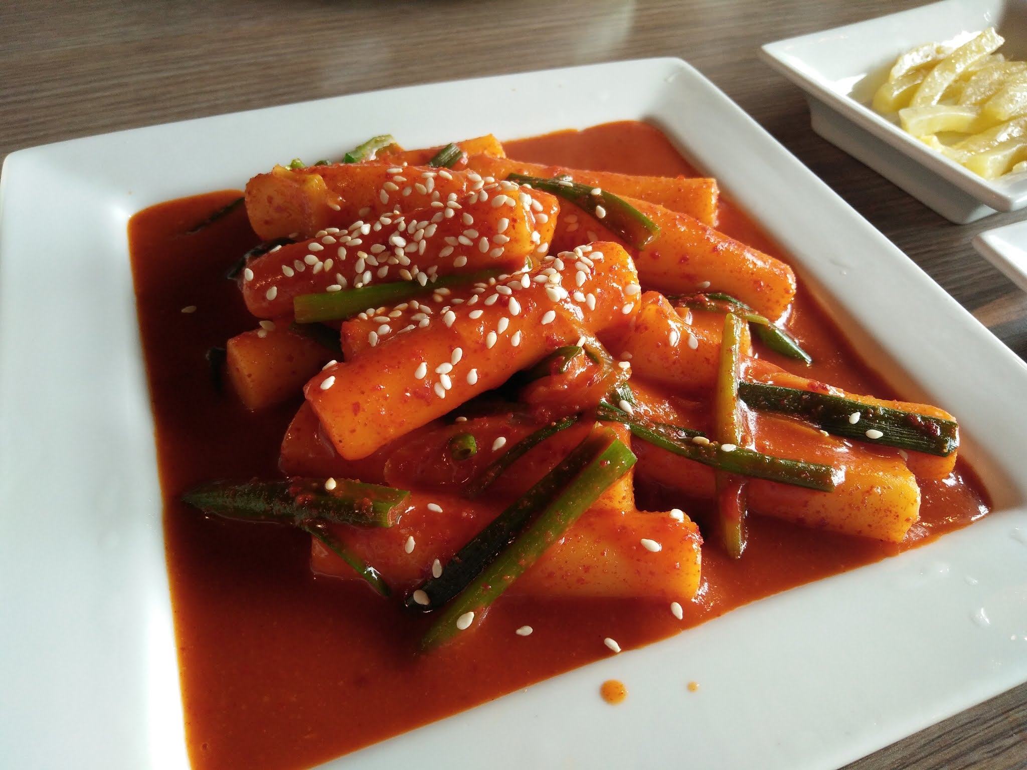 Spicy, chewy rice cakes in sweet and tangy sauce.