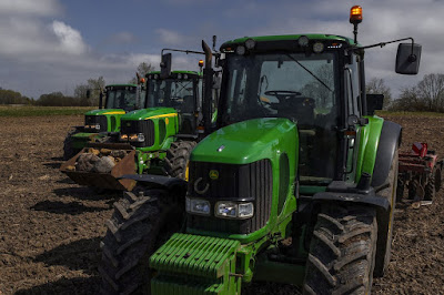 inovasi teknologi masa depan, traktor, inovasi teknologi traktor, traktor cerdas, traktor listrik, traktor otomatis, traktor otonom, inovasi teknologi, inovasi teknologi pertanian,