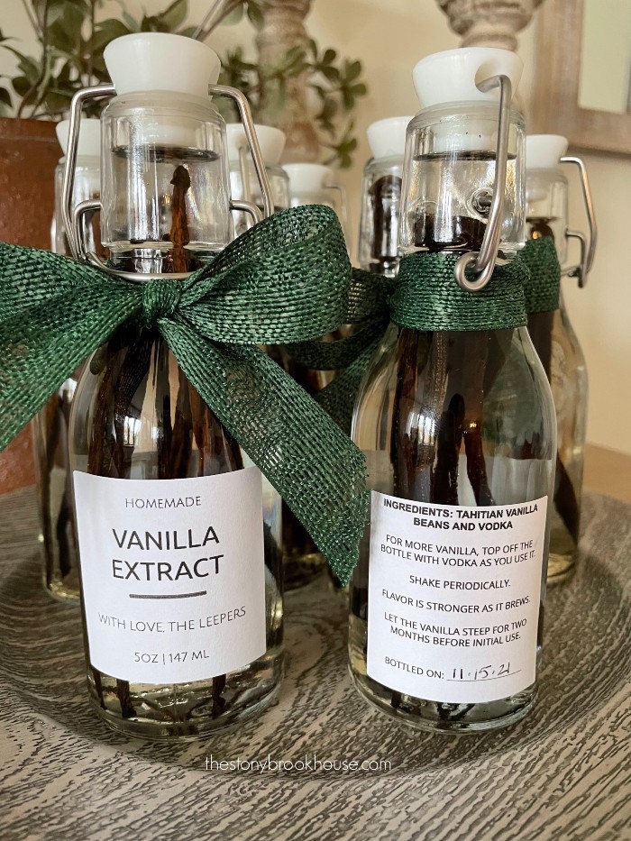 Front and back labels of vanilla extract