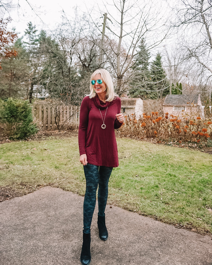 camo leggings + Bourgogne tunika