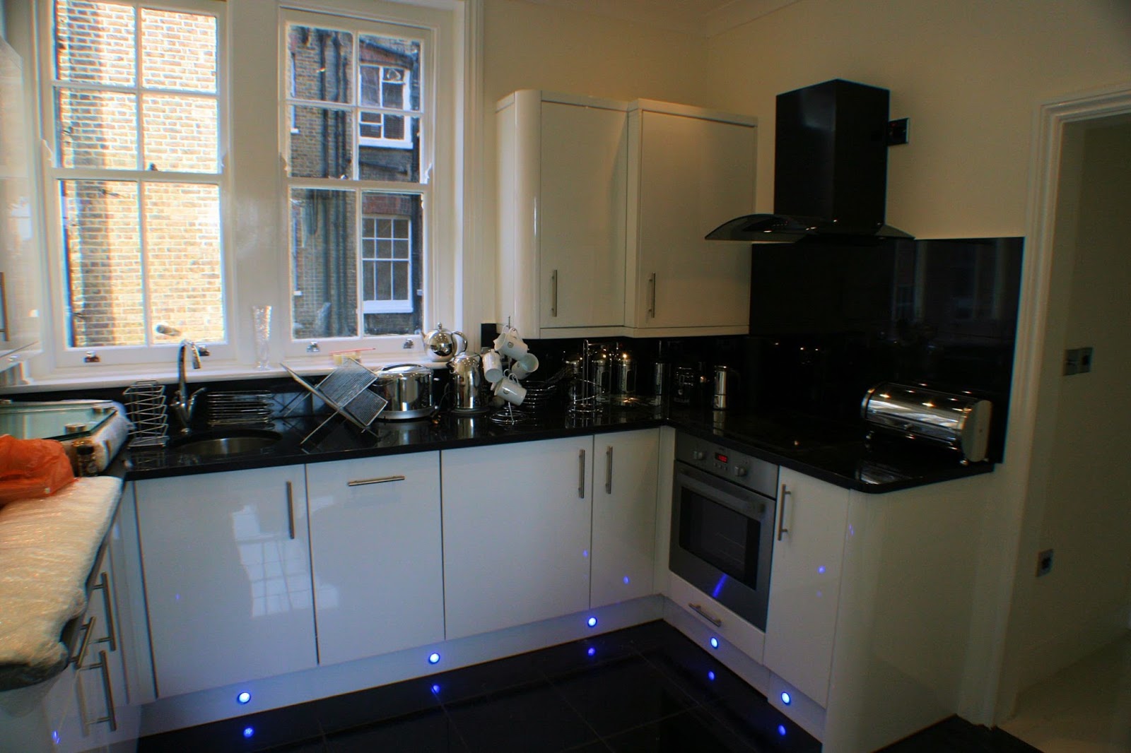 Kitchen Fitter London Builders in Chelsea Smoothing Out The Kitchen