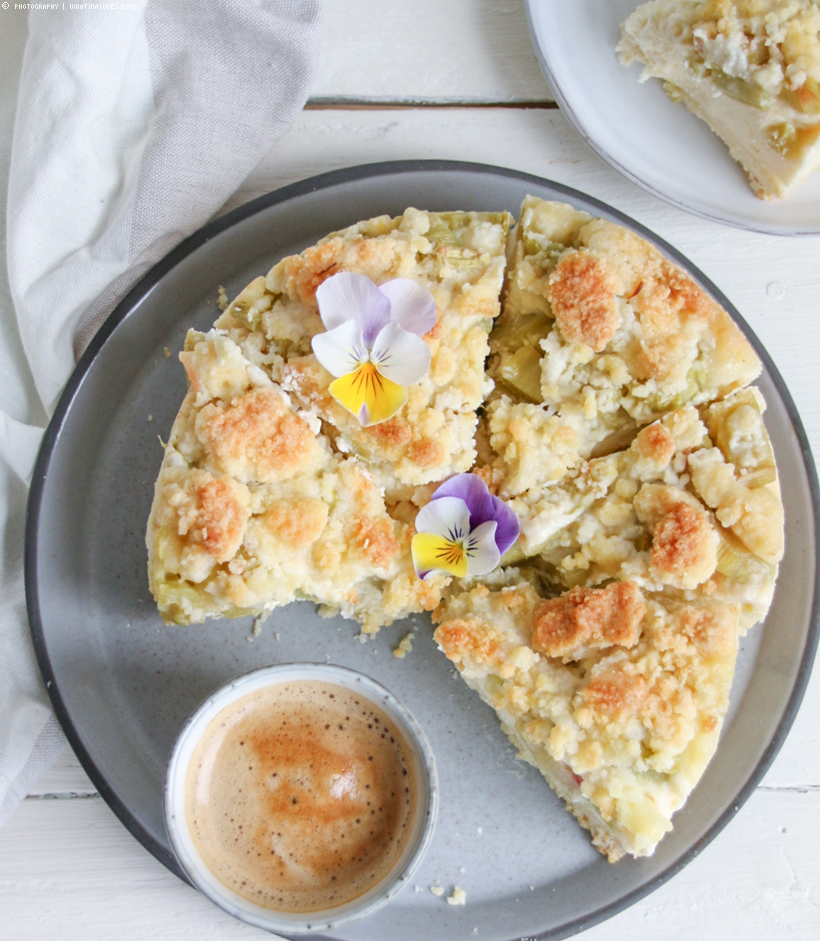 Rhabarberkuchen mit Streuseln