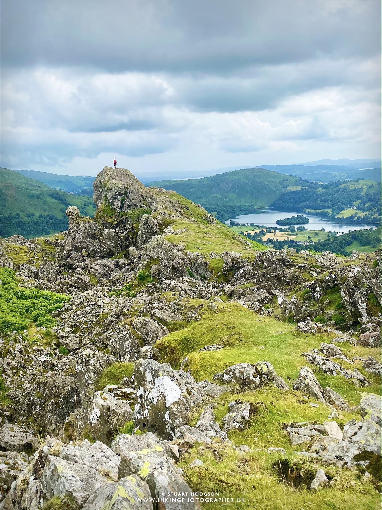 Helm crag walk near grasmere lake district best route map height lion lamb howitzer