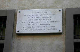 The plaque outside Cattaneo's headquarters in Via Bigli
