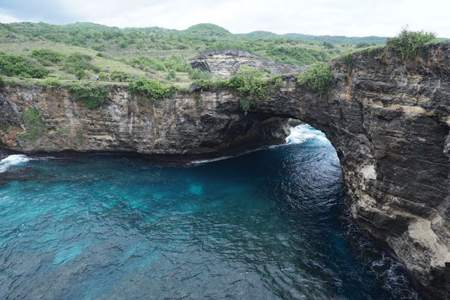 terowongan pantai uug nusa penida