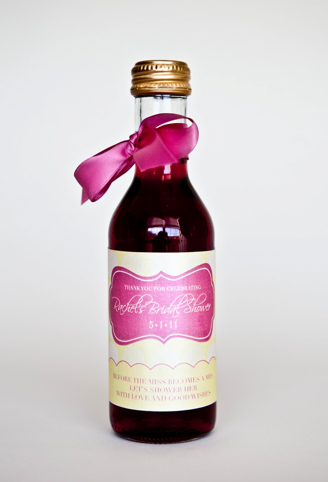 Kindly R.S.V.P. Designs' Blog: Wedding Favors :: Wine Bottle Favors
