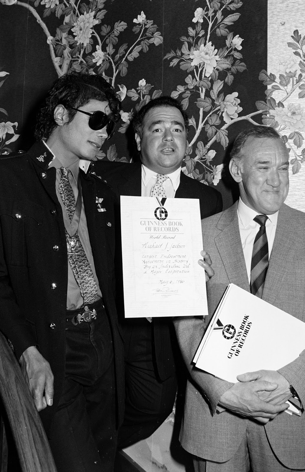 Michael Jackson Guinness Book Of World Records 1986