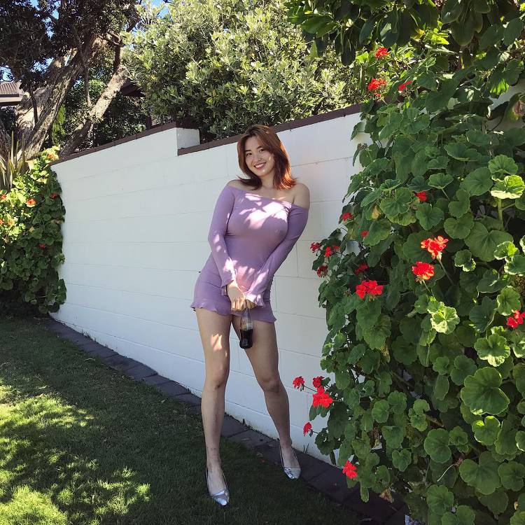 연보라가 잘 어울리는 여자 - 디쁠