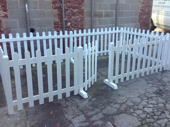 Supply and Install Wooden Fences in Abu Dhabi and Al Ain. Wooden Fence in UAE Free Standing