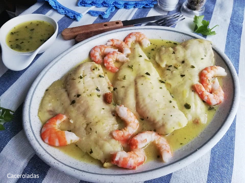 Image of Receta de merluza en salsa verde con gambas | Caceroladas