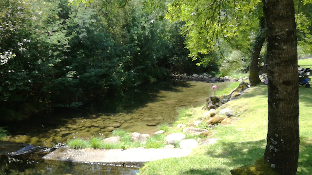 Pequenos Poços Pequenos Poços