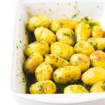 Roasted potatoes with pesto: These pesto roast potatoes are to die for. They are perfect for special occasions, and if you prepare them, you will surely succeed. Roasted potatoes with pesto: These pesto roast potatoes are to die for. They are perfect for special occasions, and if you prepare them, you will surely succeed.