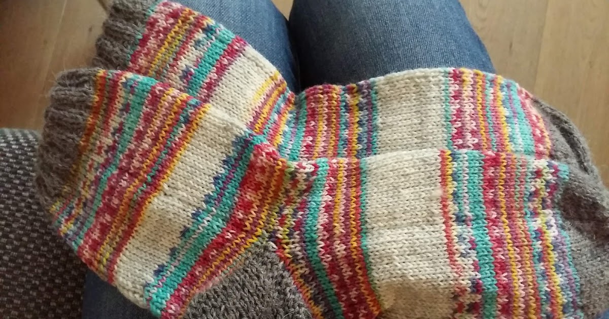 Fertig gestrickt: Bunte Socken aus Resten