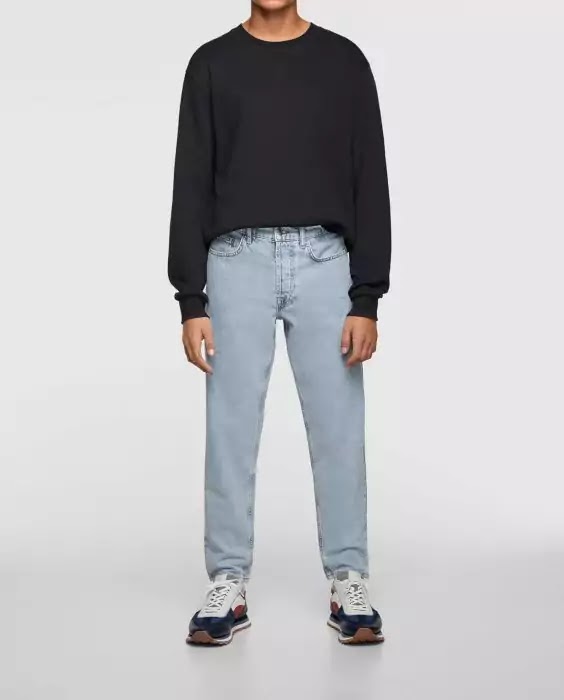 wide-modeling-jeans-90s-trends-summer-2021 wide modeling jeans 90s trends summer 2021