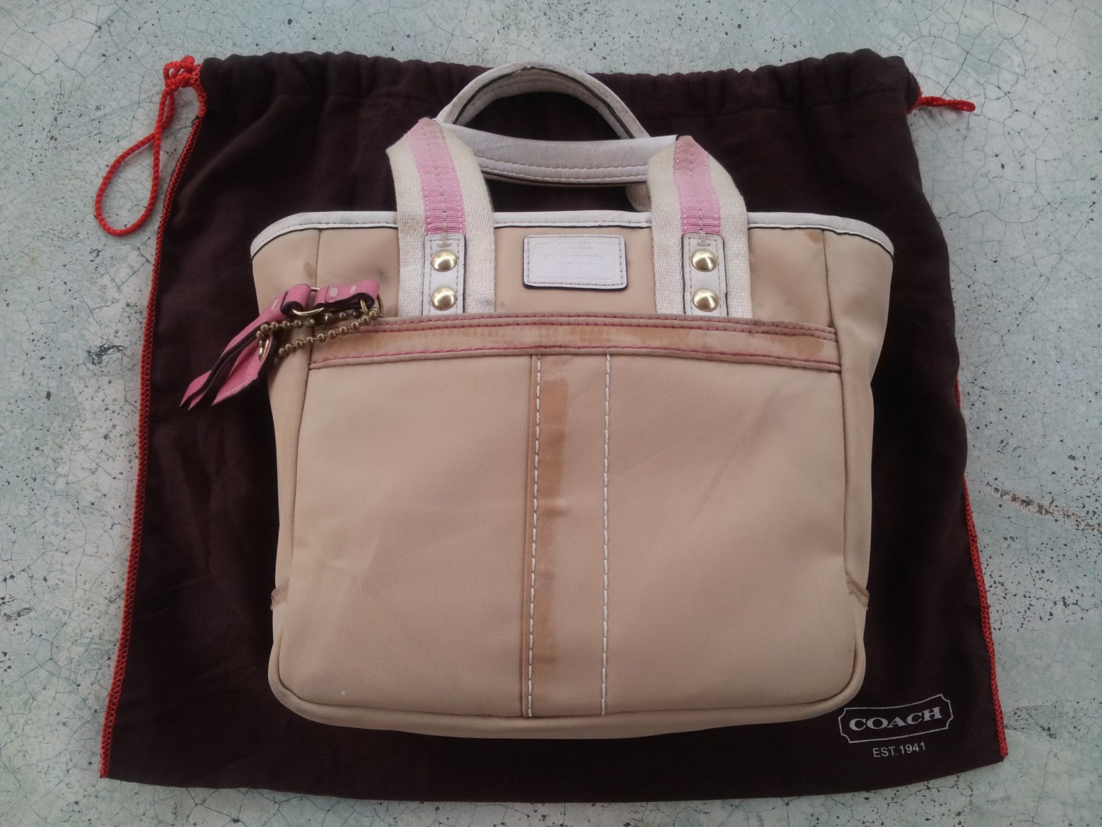 pArT tiMe bUnDLe Authentic Coach Small Hand Carry Bag (SOLD)
