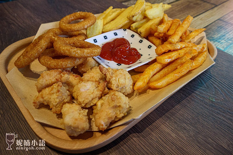 【台南美食】台南老宅蜂大咖啡。西門町名店插旗台南古城 【台南美食】台南老宅蜂大咖啡。西門町名店插旗台南古城