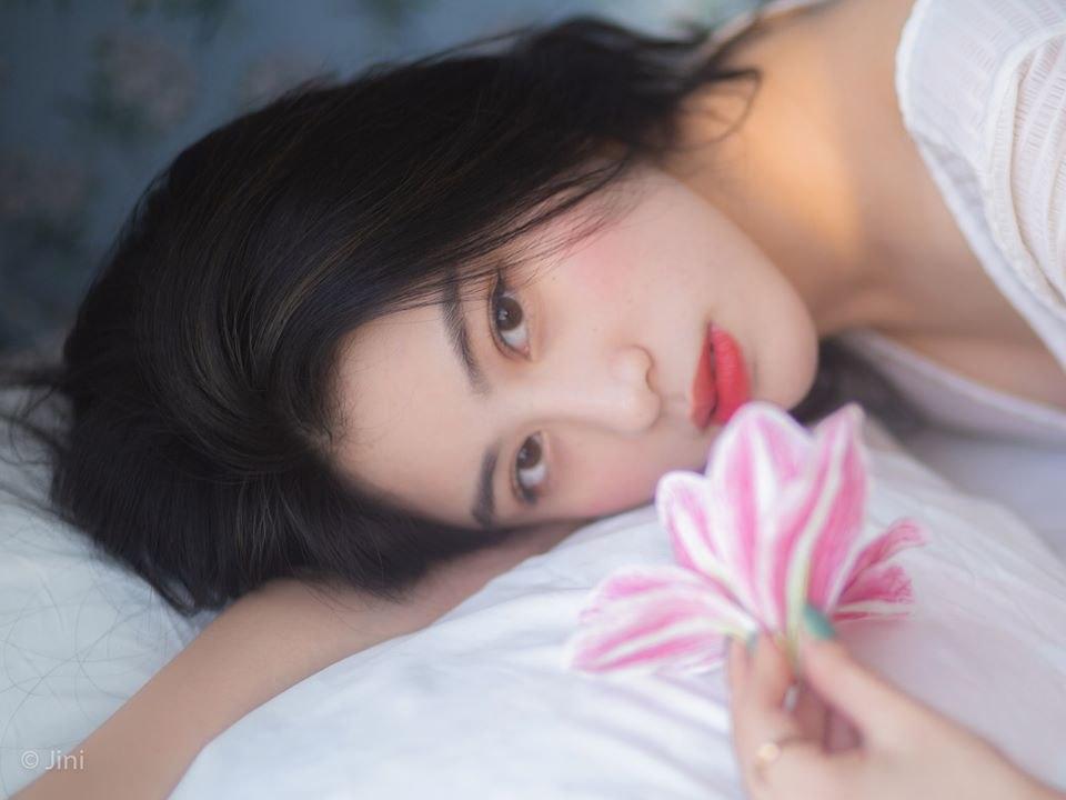 Gallery - Vietnamese model Yen Nguyen - Fragile purple flowers - P8