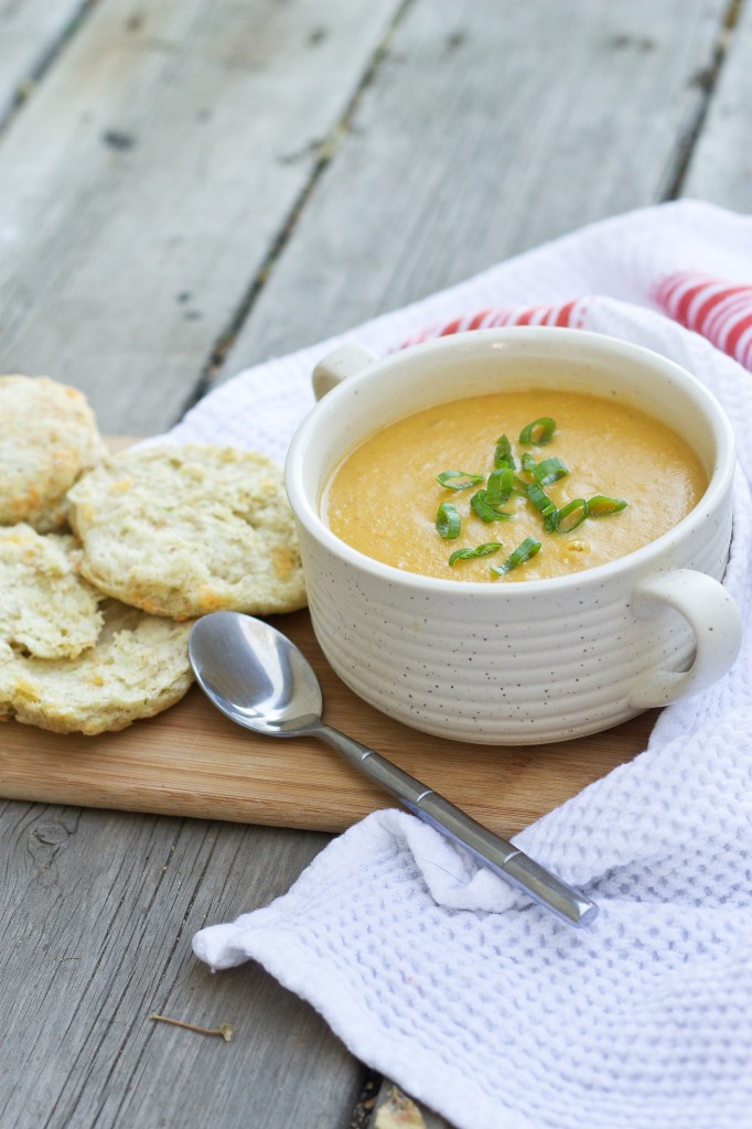 eat soup + biscuits