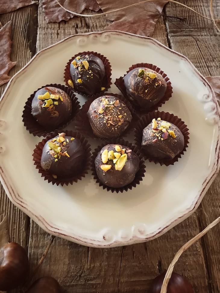 Gamze Mutfakta Kestaneli Çikolata Topları