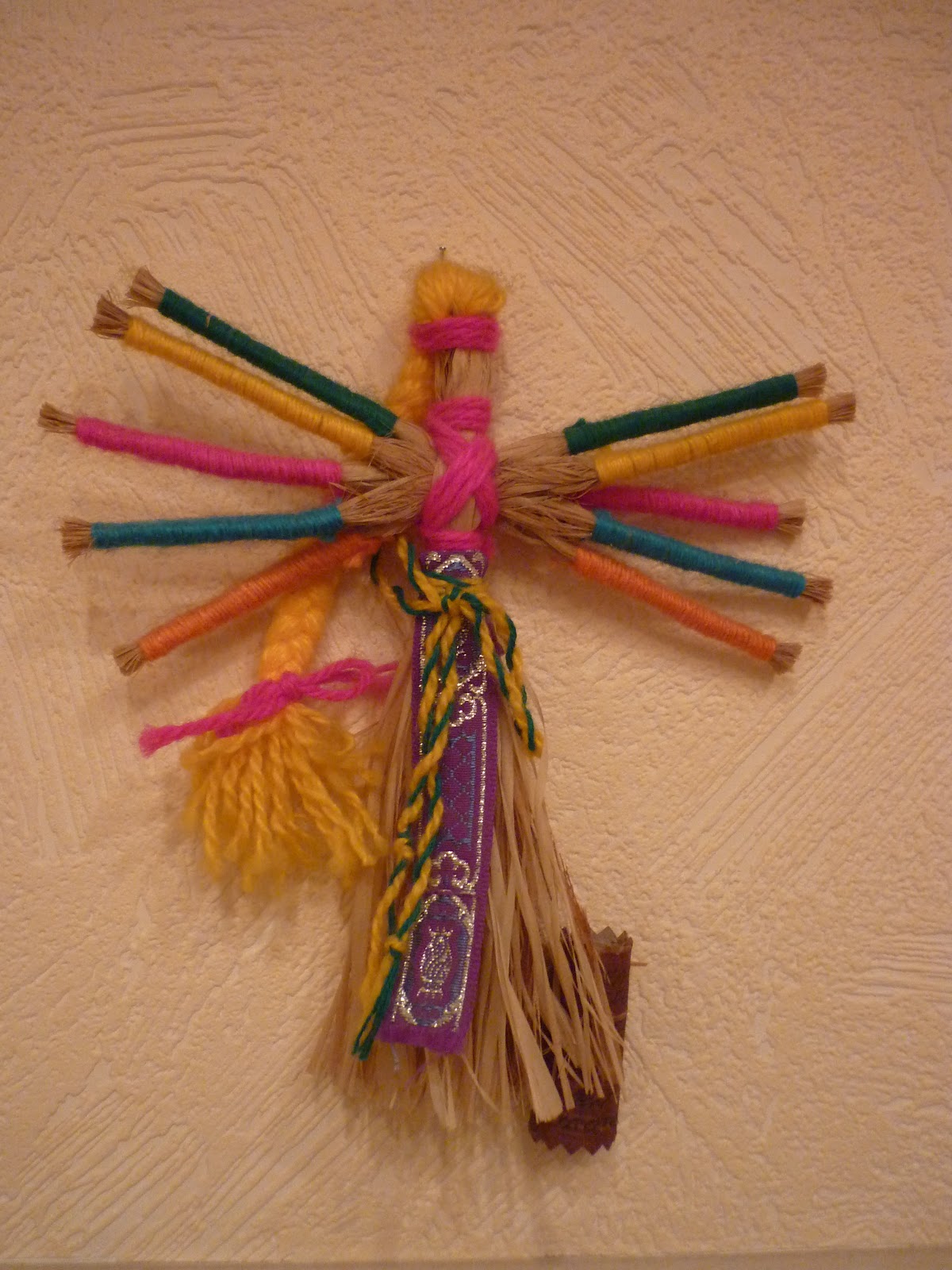 кукла многоручка окружающий мир 2 класс. оберег из лыка десятиручка. кукла многоручка окружающий из пряжи. кукла семиручка тряпичная. кукла многоручка окружающий мир 2.